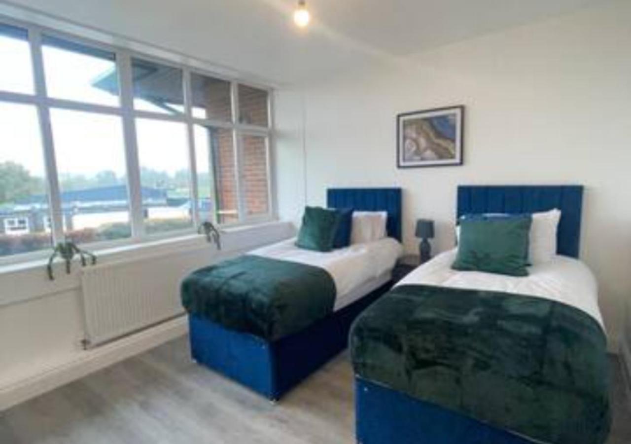 2 Bedroom Apartment - Flitwick - Contractor Friendly - Tourist Ready - Full Kitchen - Wifi - Smart Tv - Sofa Bed - Free Parking - Ideal For Short Or Long Stays Ngoại thất bức ảnh