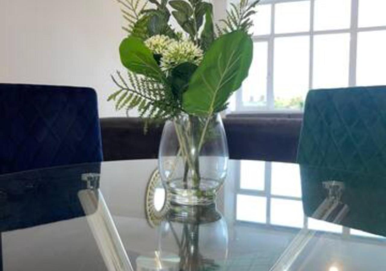 2 Bedroom Apartment - Flitwick - Contractor Friendly - Tourist Ready - Full Kitchen - Wifi - Smart Tv - Sofa Bed - Free Parking - Ideal For Short Or Long Stays Ngoại thất bức ảnh