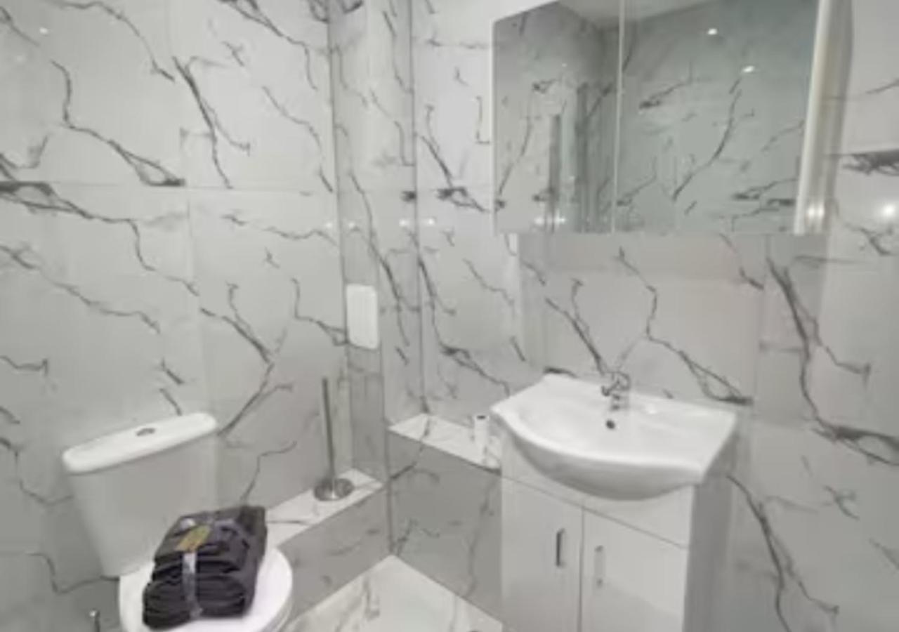 2 Bedroom Apartment - Flitwick - Contractor Friendly - Tourist Ready - Full Kitchen - Wifi - Smart Tv - Sofa Bed - Free Parking - Ideal For Short Or Long Stays Ngoại thất bức ảnh
